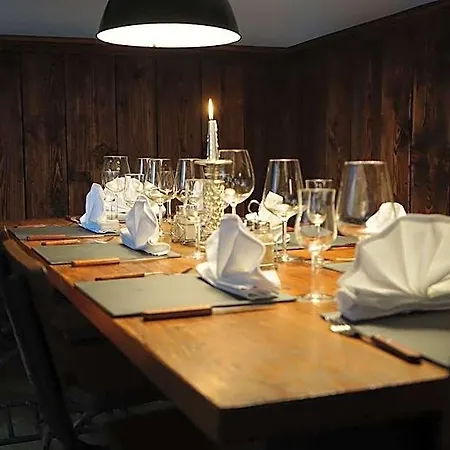 Mara Restaurant & *